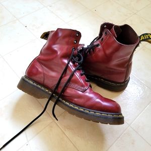 Docs❣Unisex Oxbloods . EUC!!👌☀️